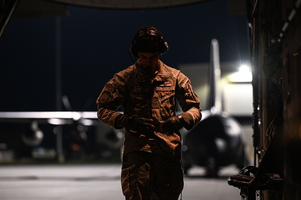 9th Special Operations Squadron Conducts Night Flight