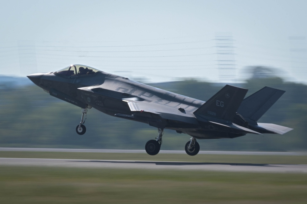 60th Fighter Squadron departs Ebbing Air National Guard Base