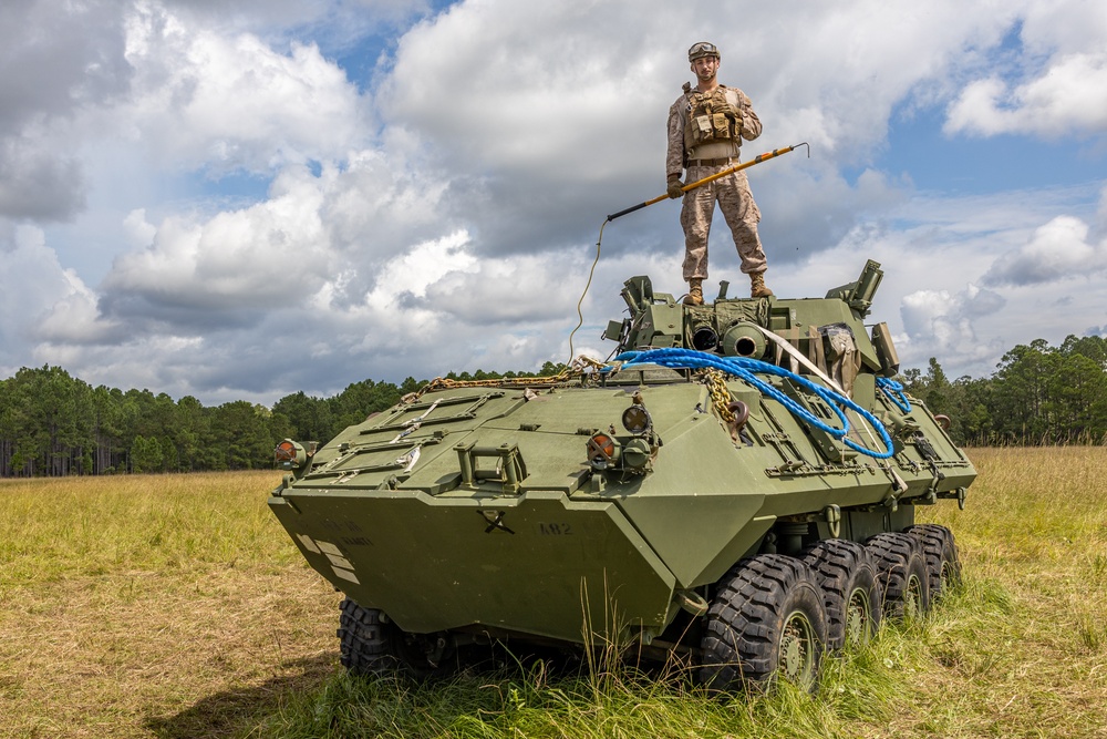 2nd Distribution Support Battalion Conducts Helicopter Support Team Operations