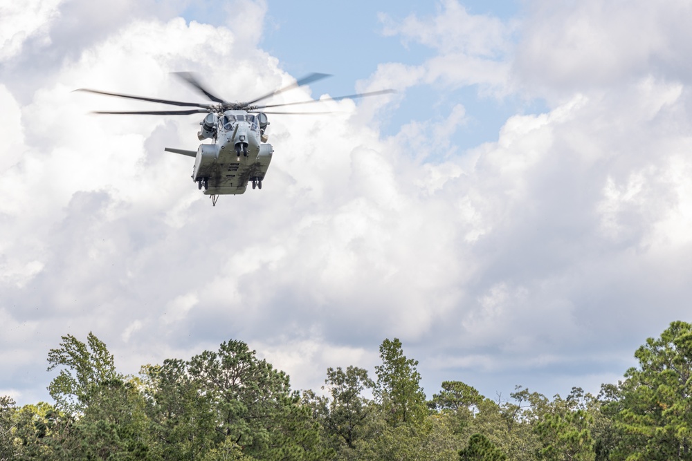 2nd Distribution Support Battalion Conducts Helicopter Support Team Operations