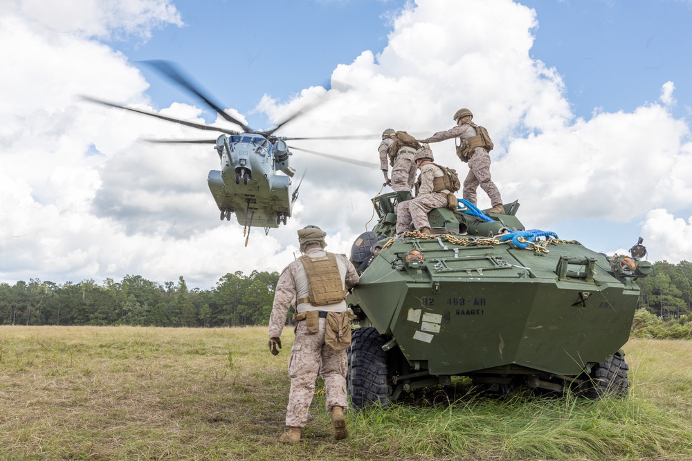 2nd Distribution Support Battalion Conducts Helicopter Support Team Operations