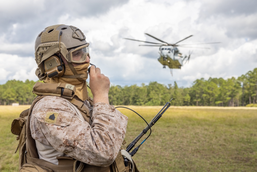 2nd Distribution Support Battalion Conducts Helicopter Support Team Operations