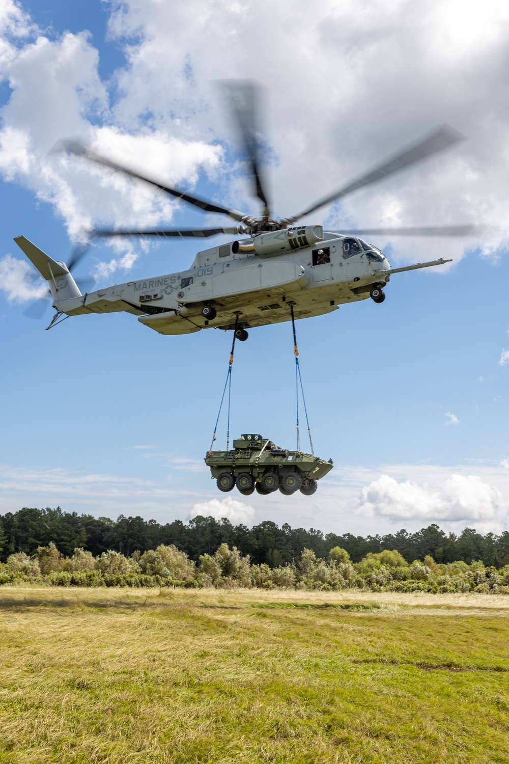 2nd Distribution Support Battalion Conducts Helicopter Support Team Operations