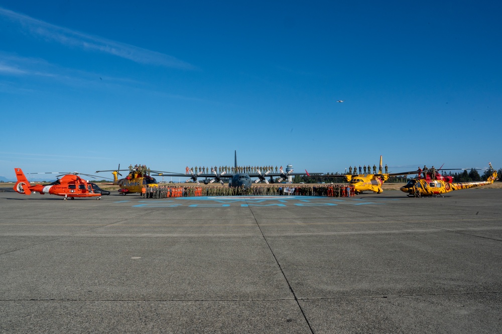 Coast Guard crews participate in search and rescue exercise in Comox, B.C.