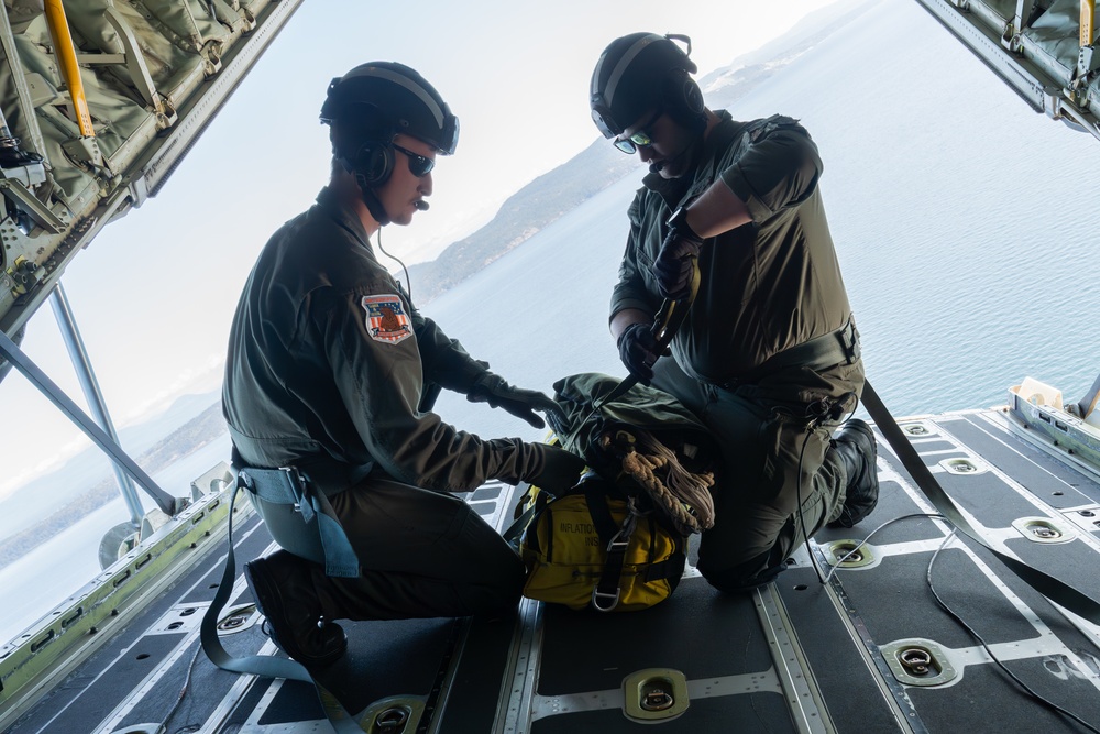 Coast Guard crews participate in search and rescue exercise in Comox, B.C.