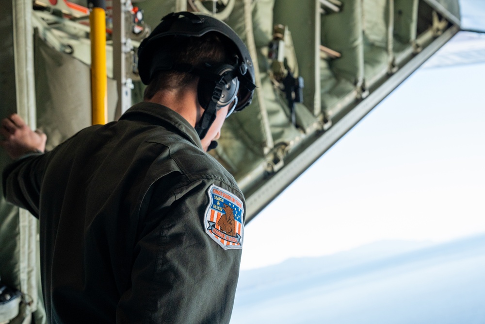 Coast Guard crews participate in search and rescue exercise in Comox, B.C.