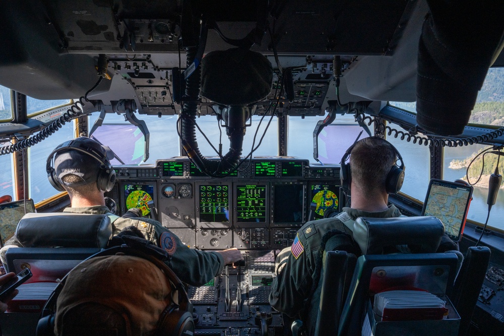 Coast Guard crews participate in search and rescue exercise in Comox, B.C.