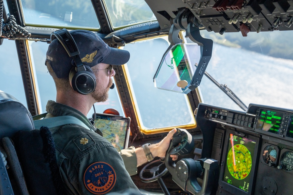 Coast Guard crews participate in search and rescue exercise in Comox, B.C.