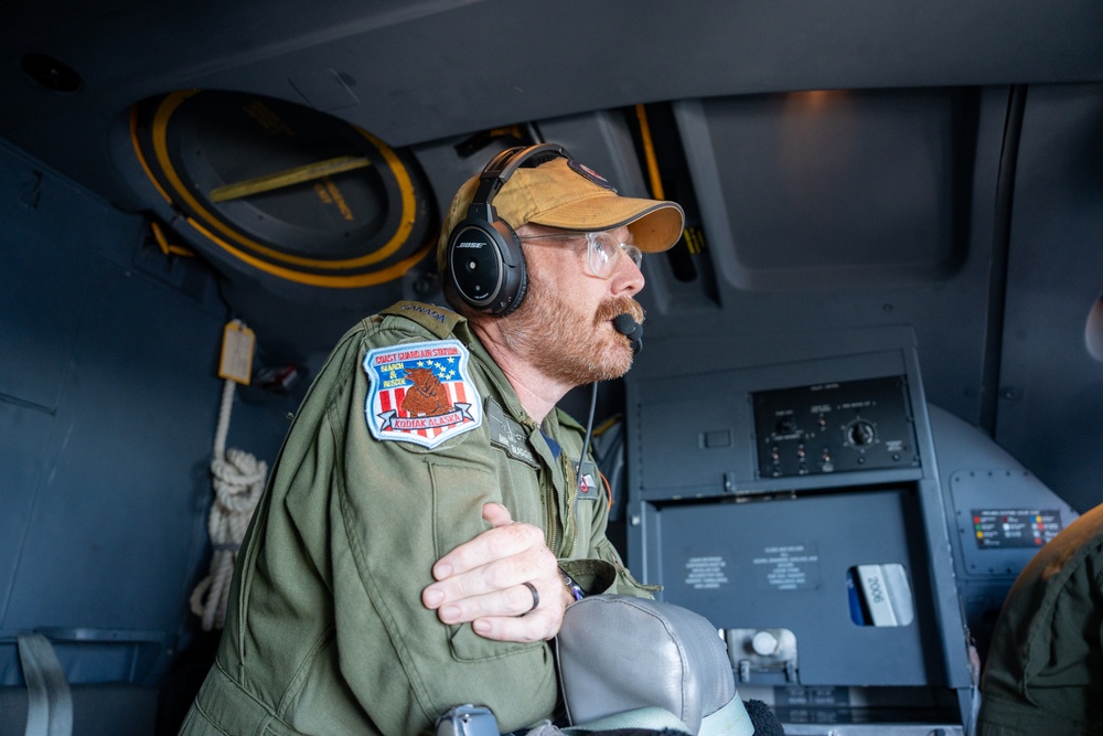 Coast Guard crews participate in search and rescue exercise in Comox, B.C.