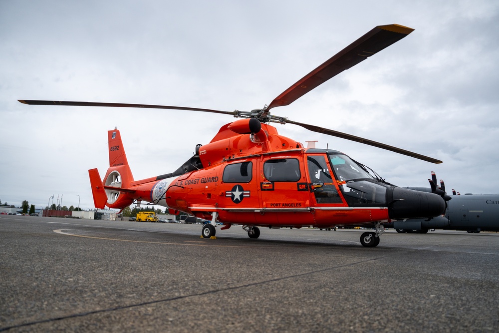 Coast Guard crews participate in search and rescue exercise in Comox, B.C.