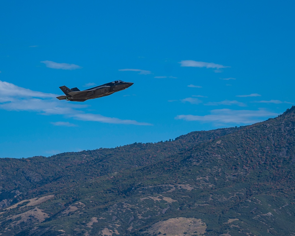 F-35s depart for training