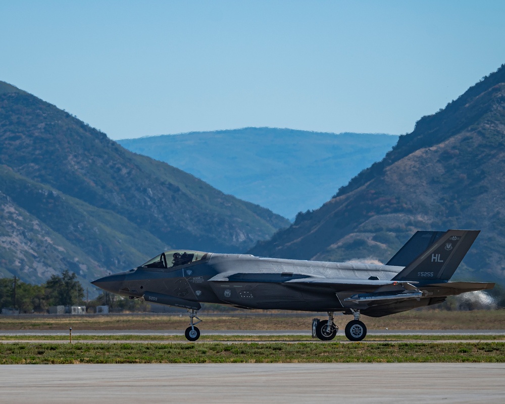 F-35s depart for training