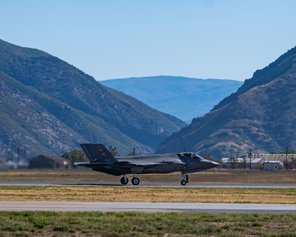 F-35s depart for training