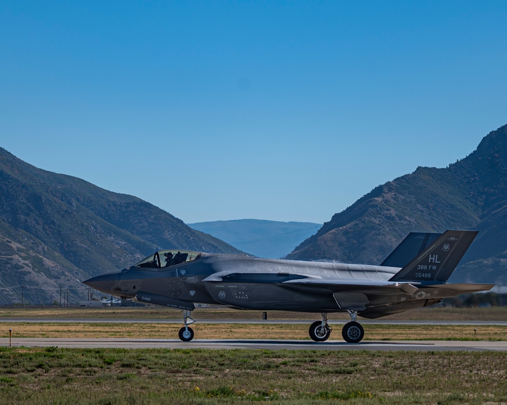 F-35s depart for training