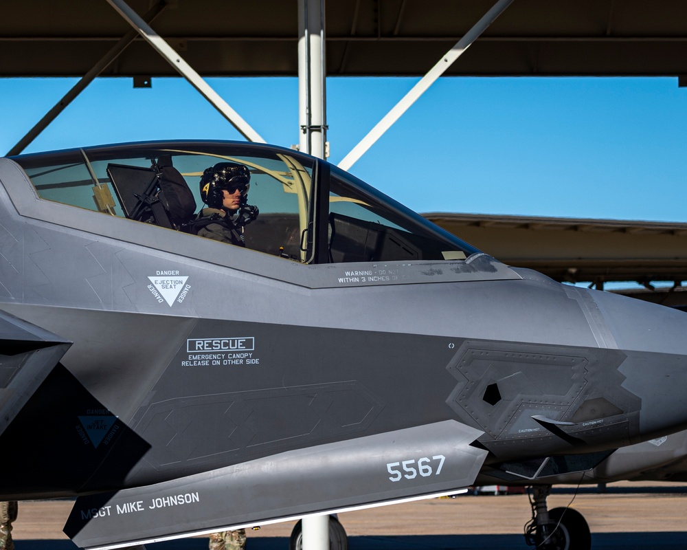 F-35s depart for training