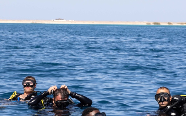 U.S., Egyptian Naval Forces Conducts Inaugural Eagle Defender Exercise in Red Sea