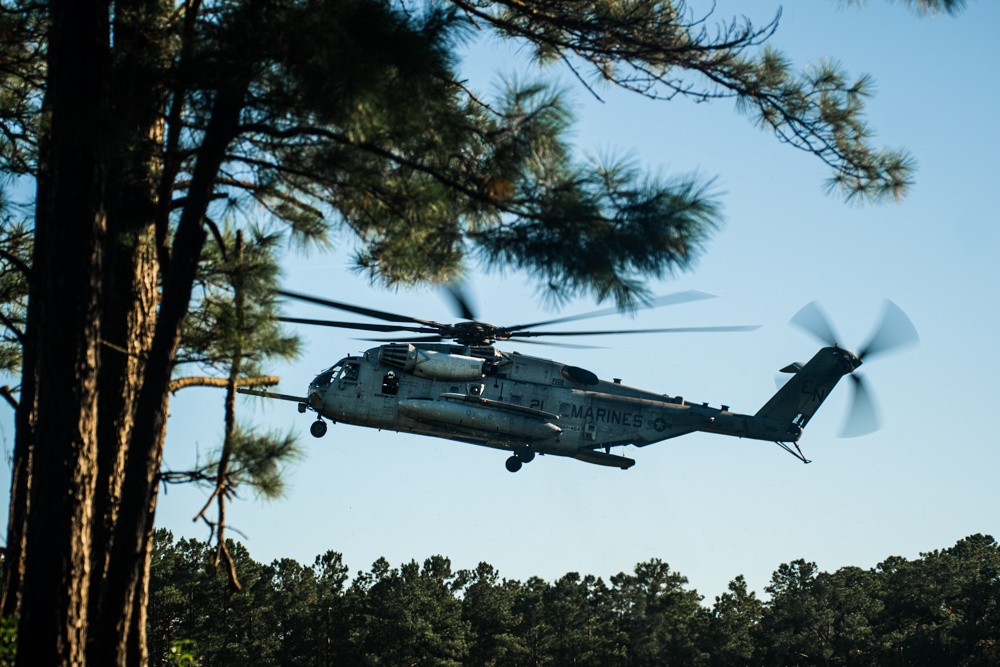 Burmese Chase 24 conducts on and off drills on a CH-53E Super Stallion