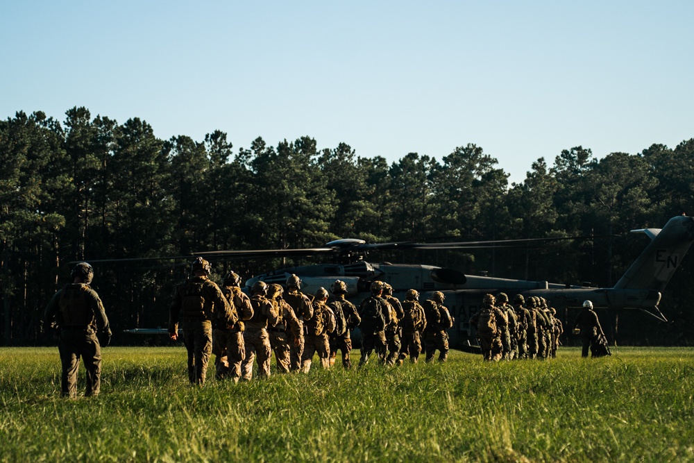 Burmese Chase 24 conducts on and off drills on a CH-53E Super Stallion