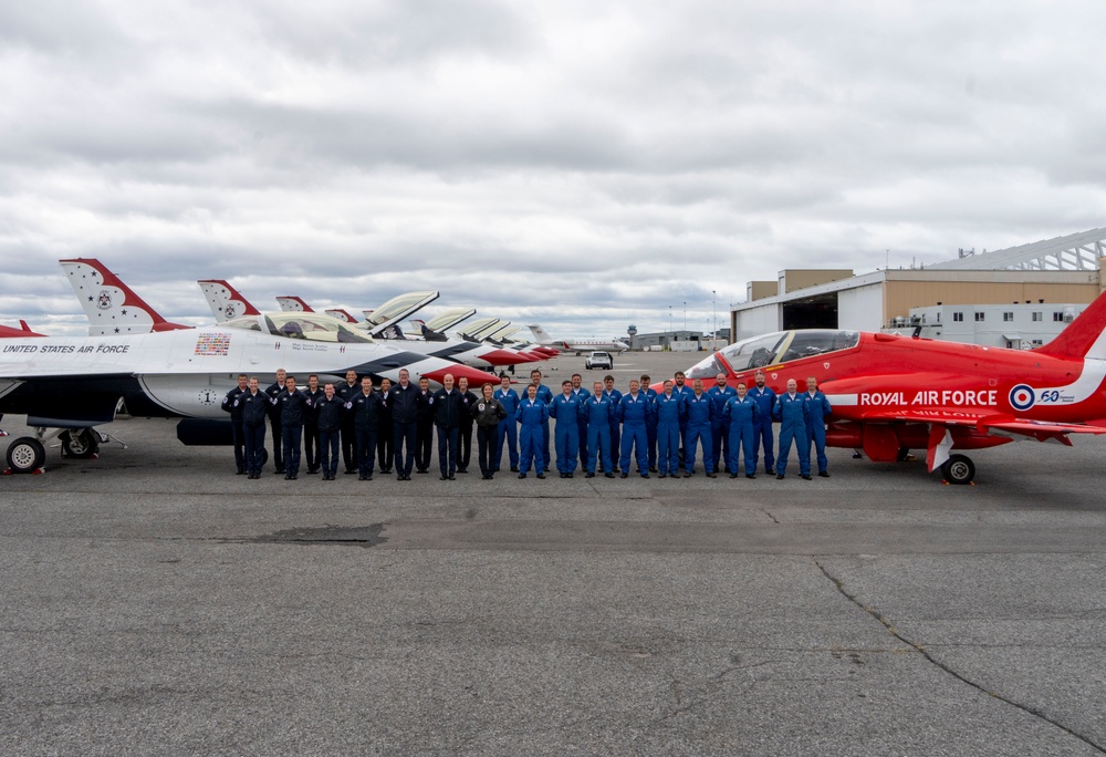 Thunderbirds perform in Gatineau, Canada