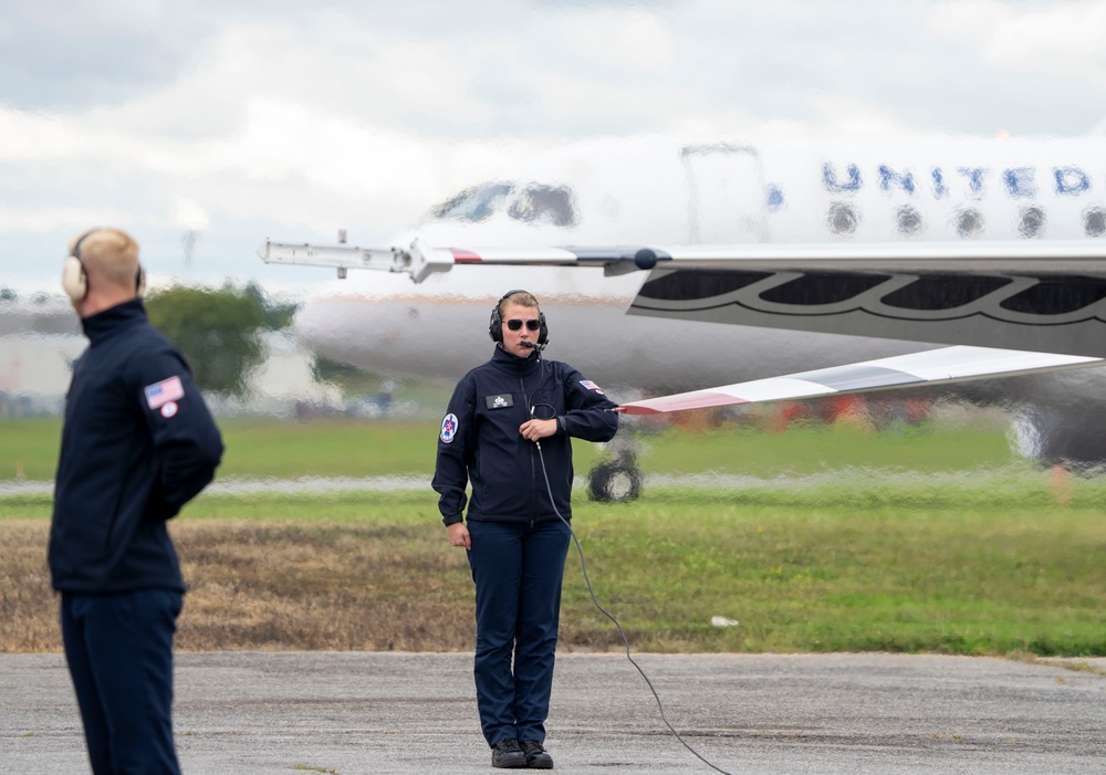 Thunderbirds perform in Gatineau, Canada