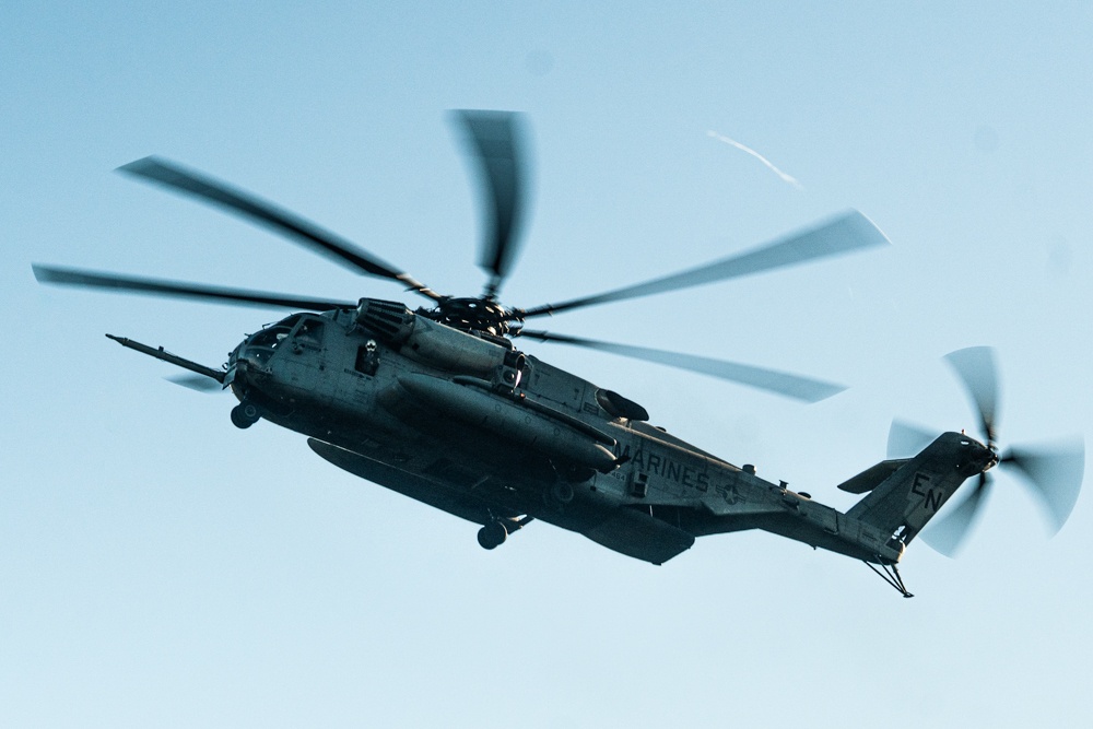 Burmese Chase 24 conducts on and off drills on a CH-53E Super Stallion