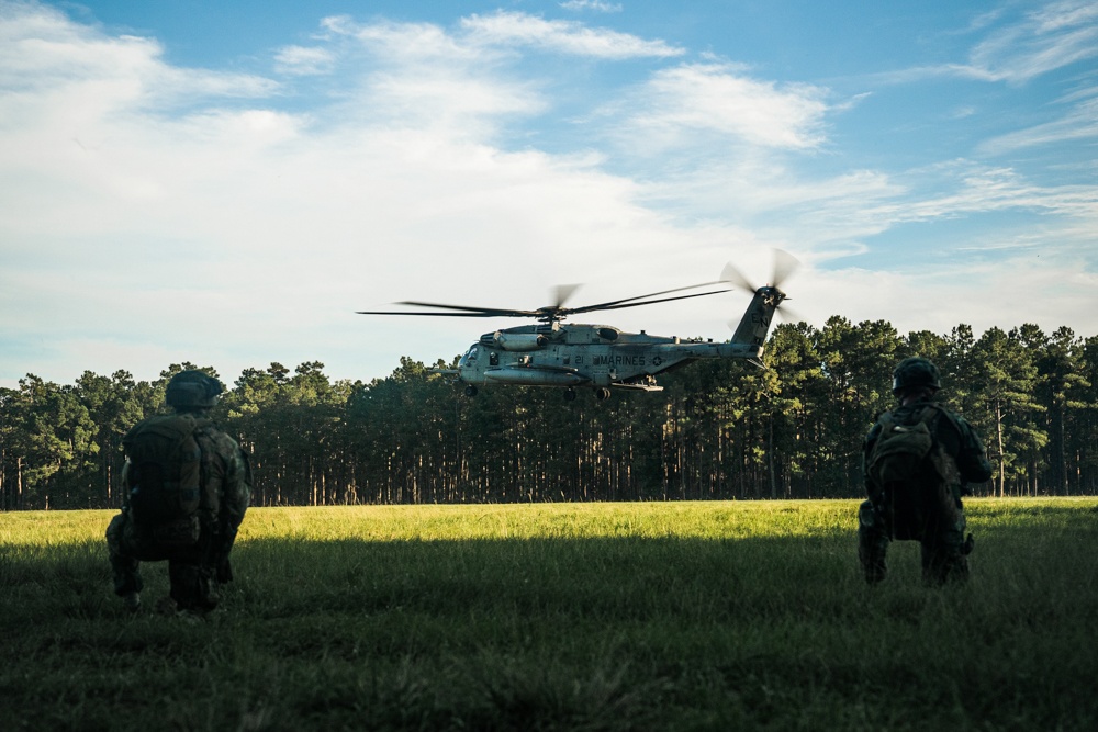 Burmese Chase 24 conducts on and off drills on a CH-53E Super Stallion