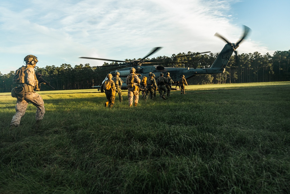 Burmese Chase 24 conducts on and off drills on a CH-53E Super Stallion