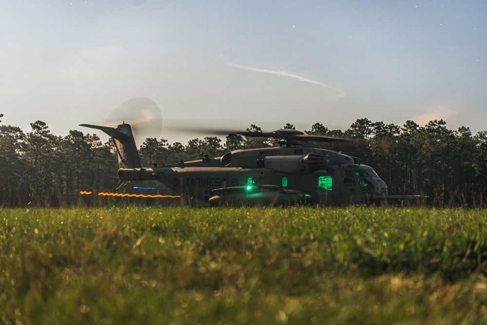 Burmese Chase 24 conducts on and off drills on a CH-53E Super Stallion