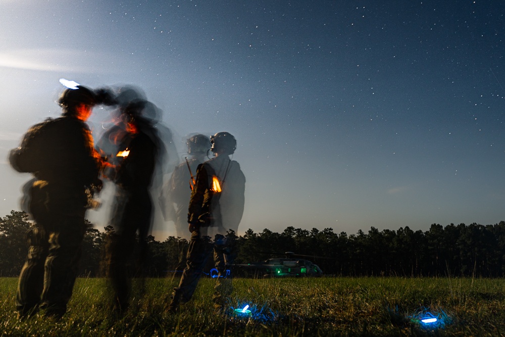 Burmese Chase 24 conducts on and off drills on a CH-53E Super Stallion