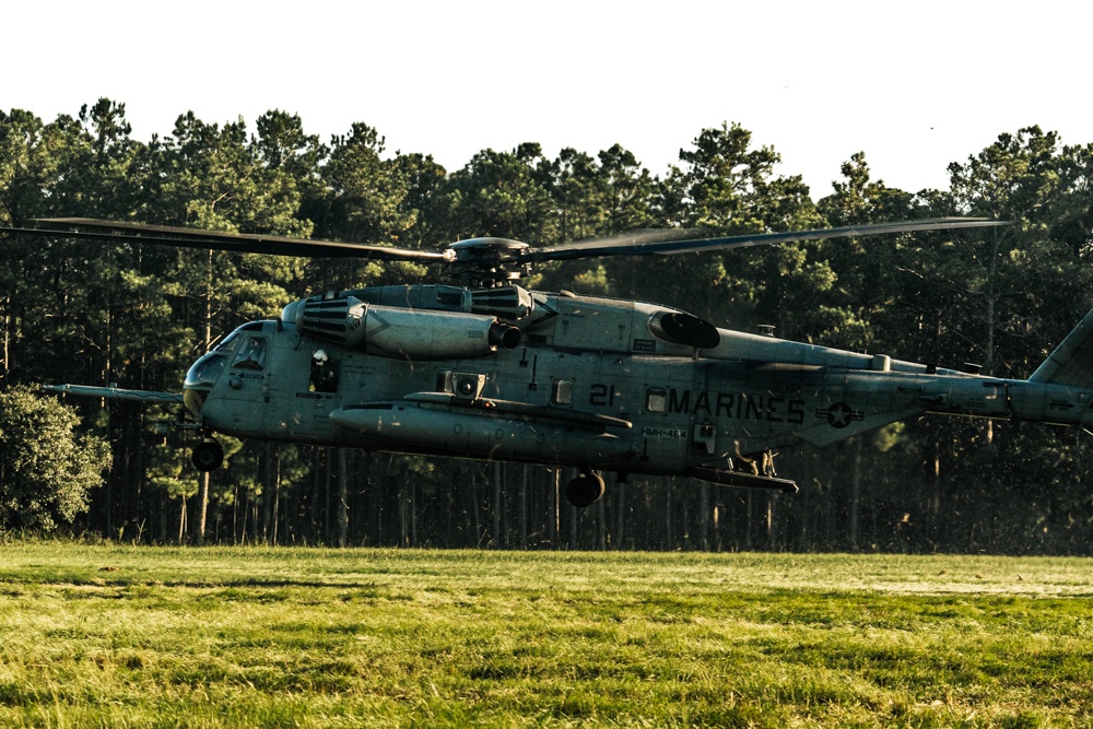 Burmese Chase 24 conducts on and off drills on a CH-53E Super Stallion