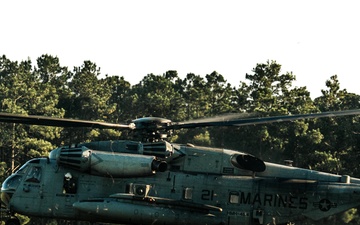 Burmese Chase 24 conducts on and off drills on a CH-53E Super Stallion