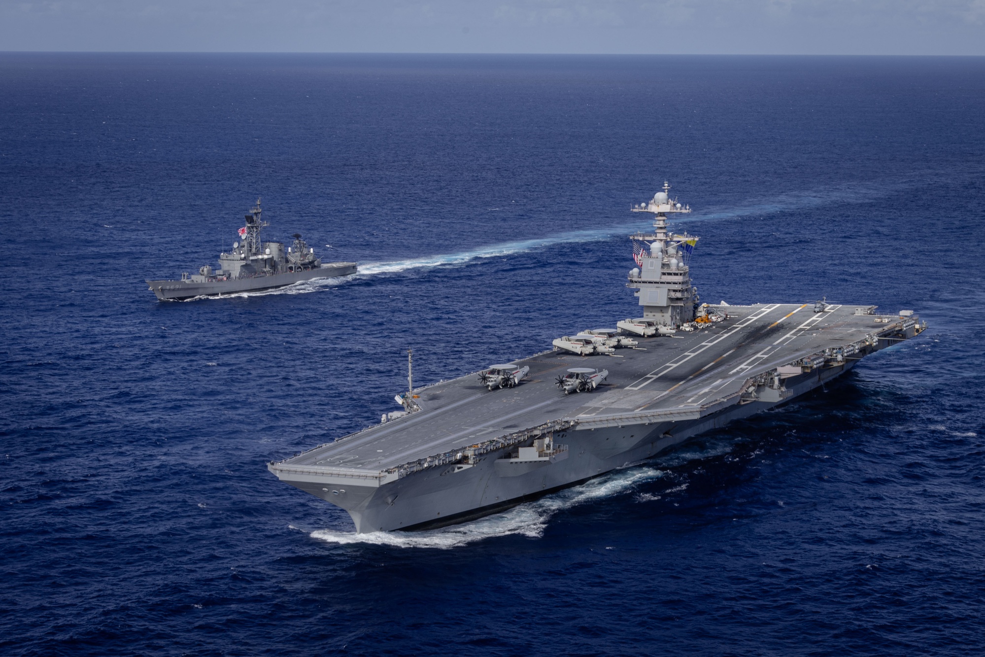 希少・米海軍 空母 USS Gerald R. Ford CVN78 マグカップ 米海軍空母USS GERALD R. FORD CVN 78 食器セット（米海軍 CVN