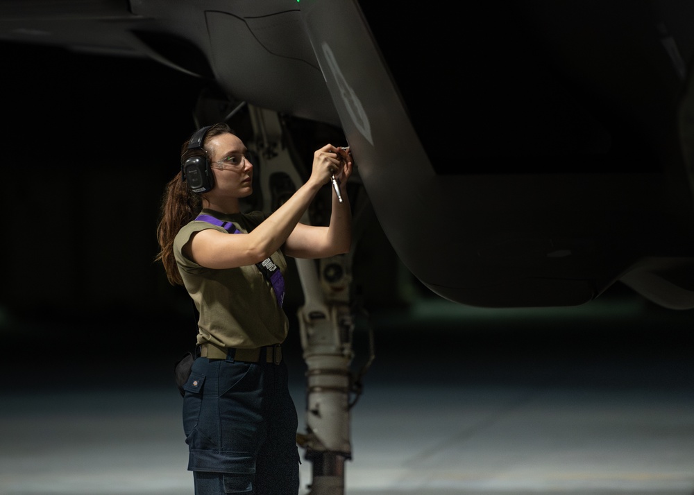 Green Mountain Boys Conduct Night Flying Operations