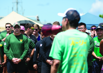 Futenma Marines experience Ginowan Hari / 普天間海兵隊が宜野湾ハーリーを体験