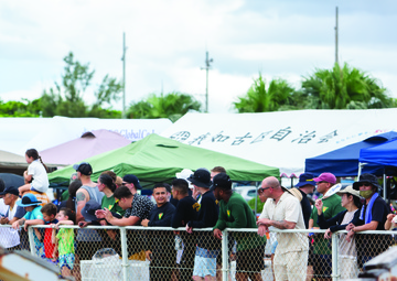 Futenma Marines experience Ginowan Hari / 普天間海兵隊が宜野湾ハーリーを体験