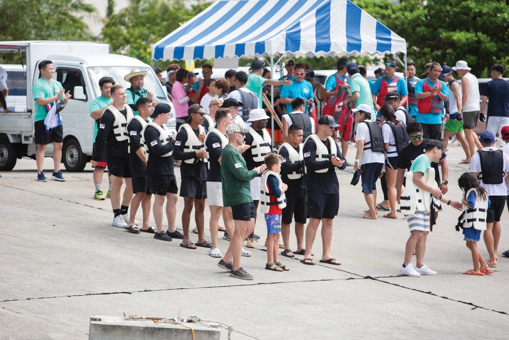 Futenma Marines experience Ginowan Hari / 普天間海兵隊が宜野湾ハーリーを体験