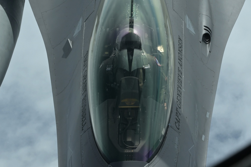 914th Air Refueling Wing refuels F-16 during readiness exercise