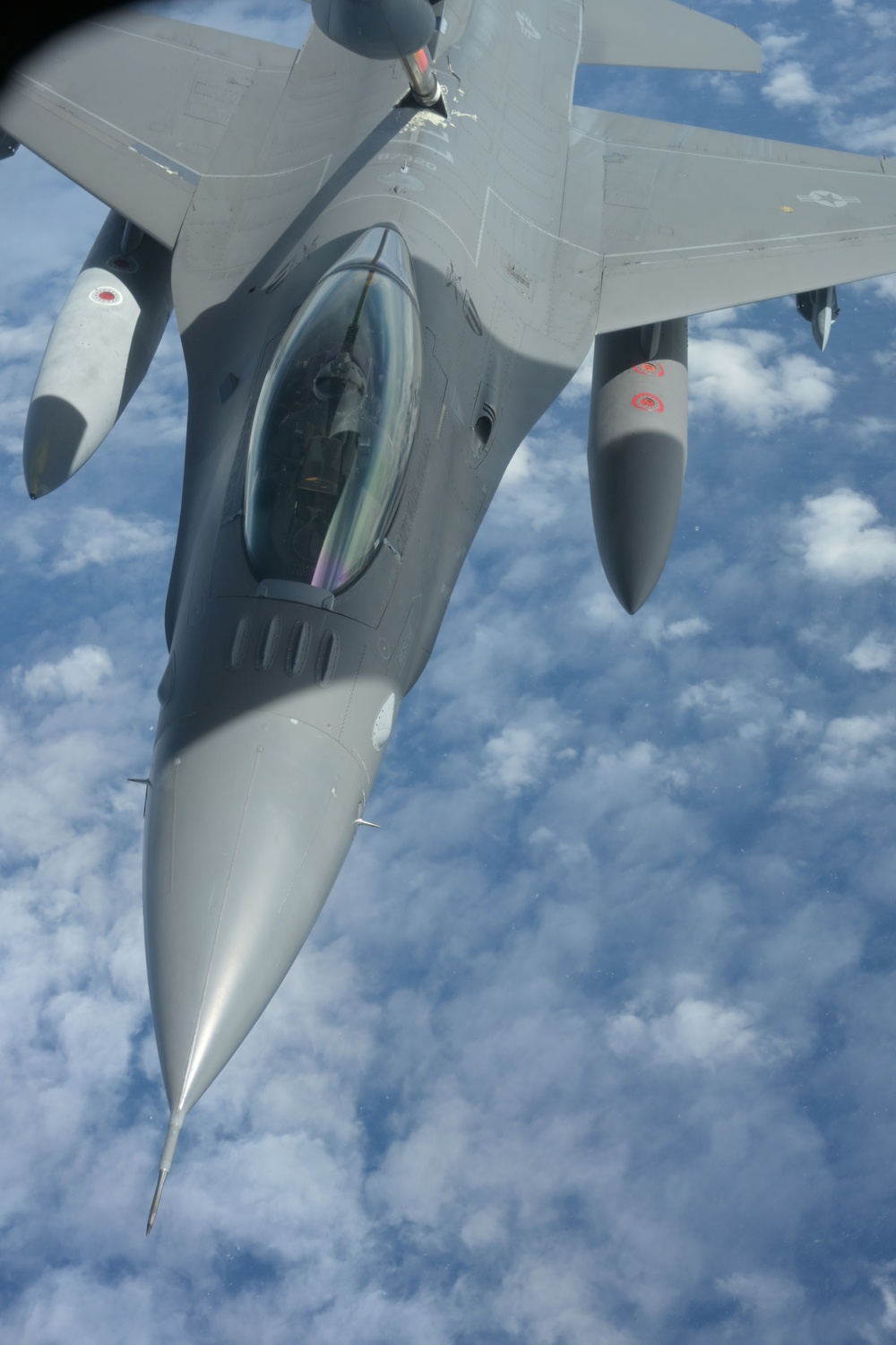 914th Air Refueling Wing refuels F-16 during readiness exercise