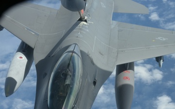 914th Air Refueling Wing refuels F-16 during readiness exercise