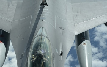 914th Air Refueling Wing refuels F-16 during readiness exercise