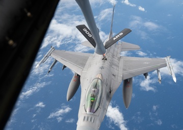 U.S. Air Force Airmen exercise warfighter mindset in Southern Beach