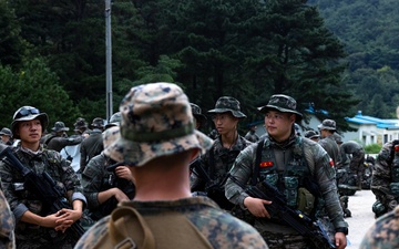 KMEP 24.2 | 4th Marine Regiment Marines Meet with ROK Marines of 5th Brigade