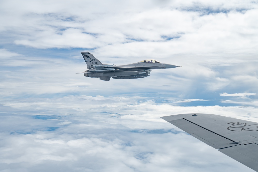 U.S. Air Force Airmen exercise warfighter mindset in Southern Beach