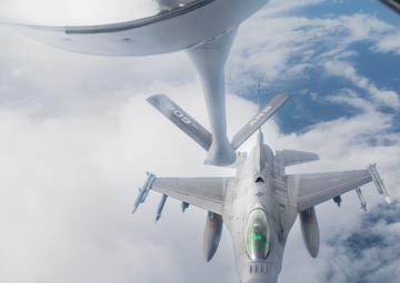 U.S. Air Force Airmen exercise warfighter mindset in Southern Beach