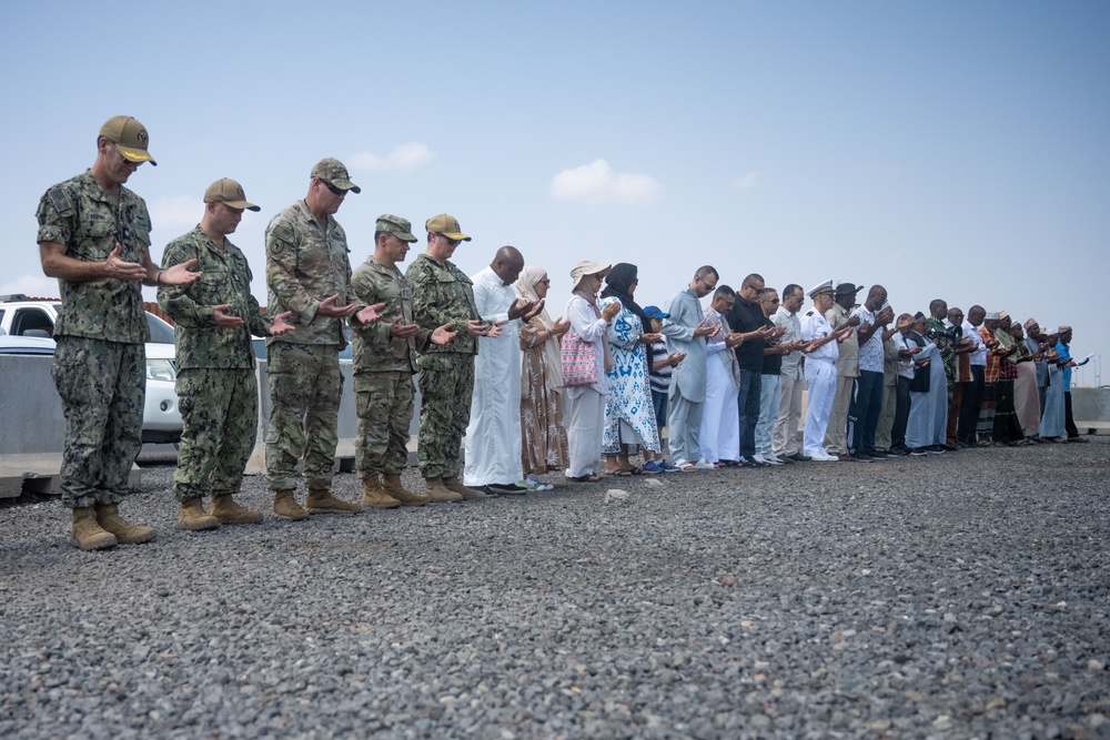 Damerjog Sous-Préfet and Guests Join Camp Lemonnier Service Members for Islamic Cemetery Visit