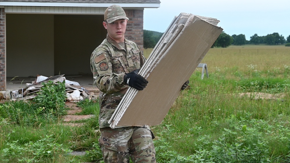 119th Civil Engineers Help Build Homes for Veterans