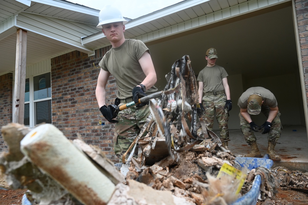 119th Civil Engineers Help Build Homes for Veterans