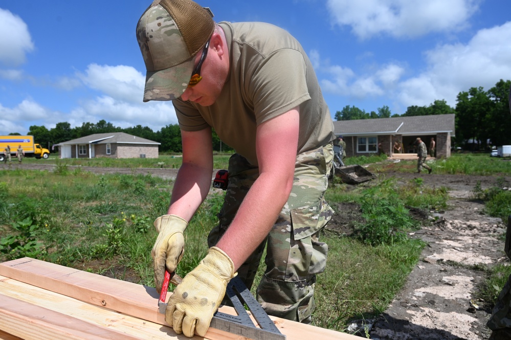 119th Civil Engineers Help Build Homes for Veterans