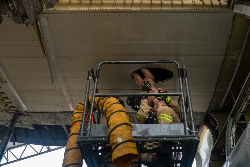 Robins fire department, WR-ALC join for confined space rescue training