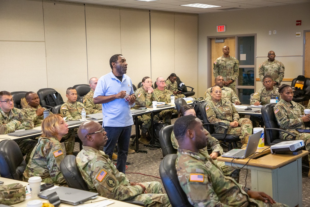 401st AFSB command and staff brief incoming Soldiers at the Armed Forces Reserve Center